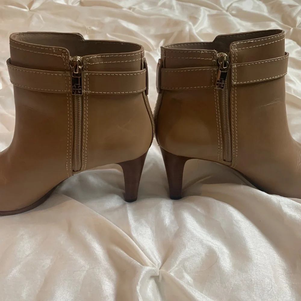 Tory Burch Tan Leather Booties sz 9M